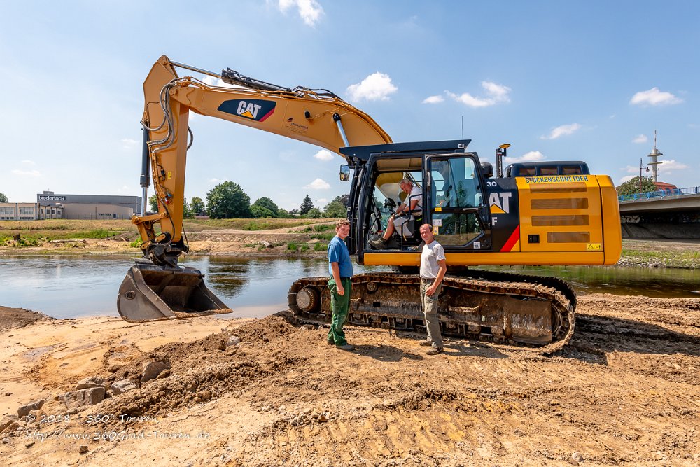 Renaturierung der Ems mit Stückenschneider Renaturierung der Ems mit Stückenschneider