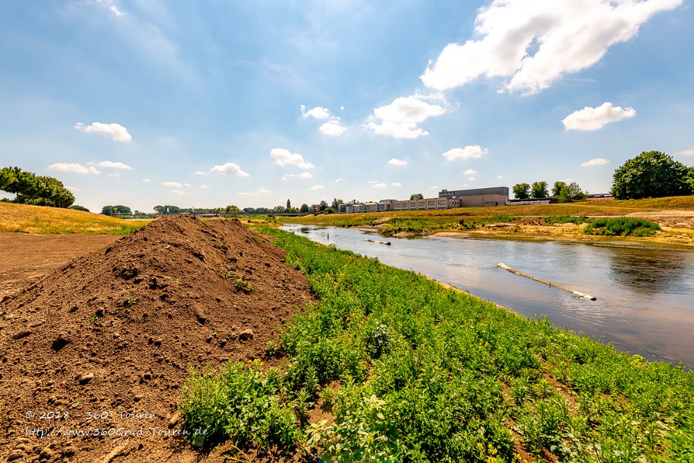 Renaturierung der Ems mit Stückenschneider Renaturierung der Ems mit Stückenschneider